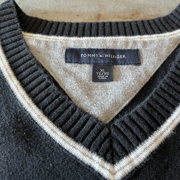 T. H. Black vest  XL - Picture 3 of 4